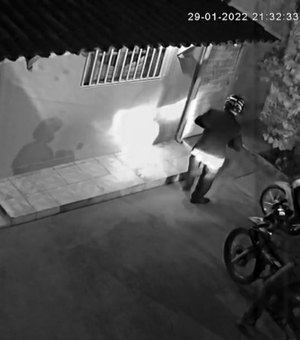 Vídeo: Dupla criminosa rouba cinquentinha no bairro Batingas