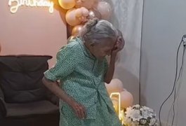 VÍDEO: Idosa de 104 anos viraliza ao celebrar aniversário dançando forró de Luiz Gonzaga, em Pernambuco