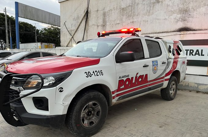 Quatro suspeitos são presos após furto em loja no Benedito Bentes