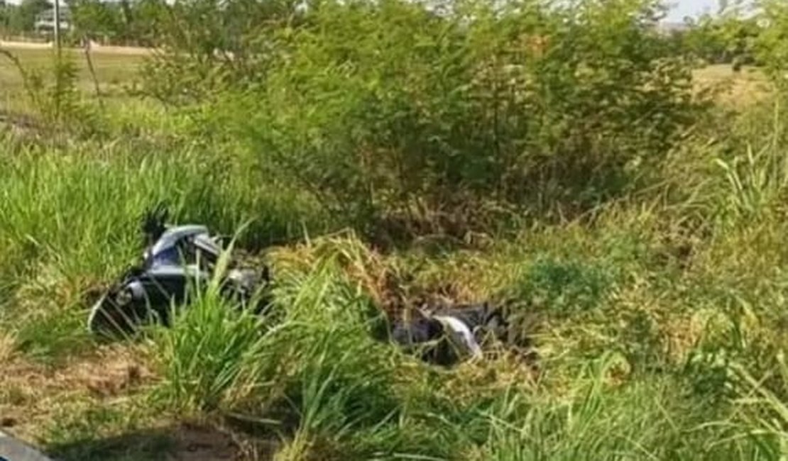 Homem cai de motocicleta a caminho do trabalho e morre, em Porto Real do Colégio