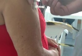 Saúde de Arapiraca explica vídeo em que supostamente enfermeira simula aplicação de vacina da covid-19; assista