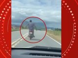 Motociclista é flagrado pilotando moto em rodovia de AL na contramão, sem capacete e sem as mãos