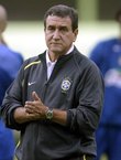 Carlos Alberto Parreira, ex-técnico da Seleção Brasileira, é internado no Rio