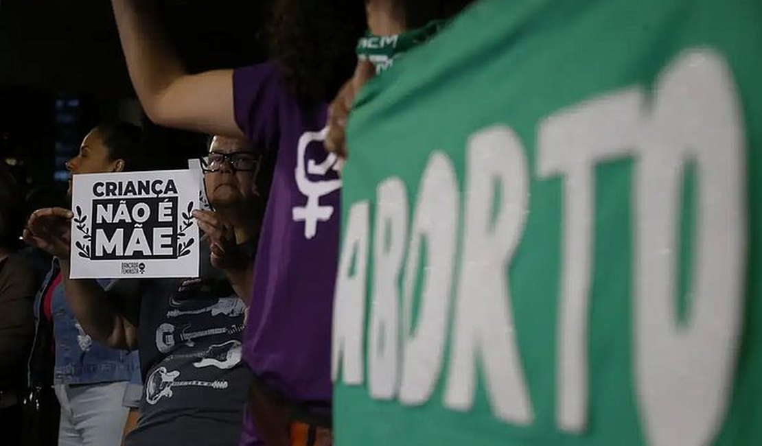 Saiba como é a legislação sobre aborto pelo mundo