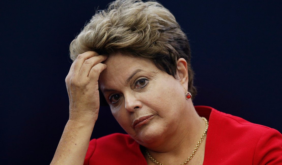 Dilma usa seu facebook para dizer que Lula ajudará o governo e 'não há como impedi-lo'