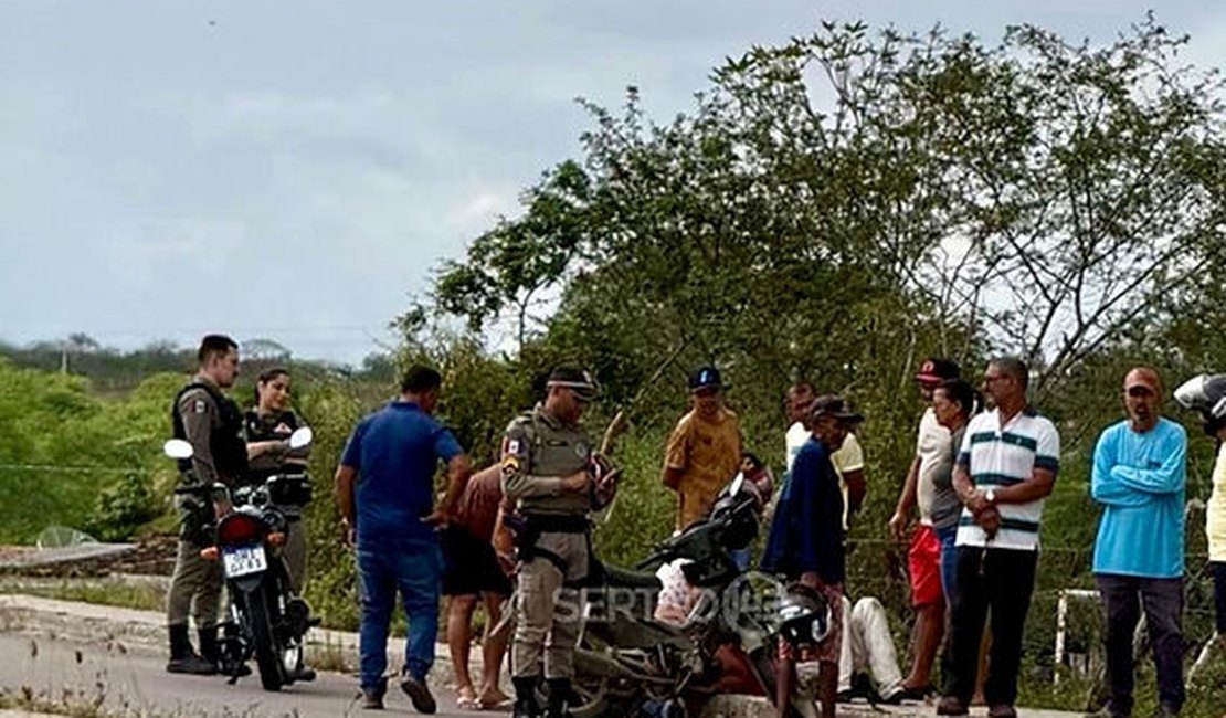 Dois idosos ficam feridos em acidente de moto na AL-220