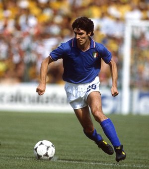 Morre o ex-atacante italiano Paolo Rossi, algoz do Brasil na Copa de 82, informa a 'Gazzetta dello Sport'