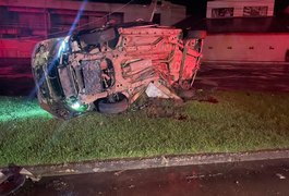 Batida de carro em poste deixa dois mortos e quatro feridos em Marechal Deodoro