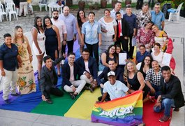 &#65279;Casais homoafetivos oficializam a união em casamento coletivo