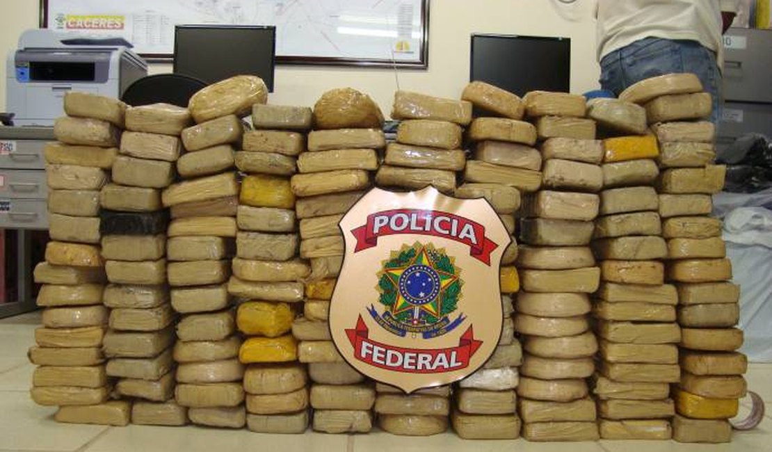 Polícia Militar apreende 103 kg de  maconha durante abordagem a veículo