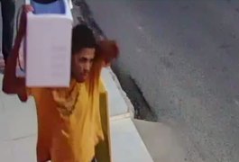 Imagens de câmera de segurança revelam o rosto do homem que furtou Procon de Arapiraca