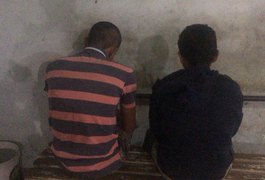 Polícia prende dois em flagrante conduzindo motocicleta furtada no bairro Baixão, em Arapiraca