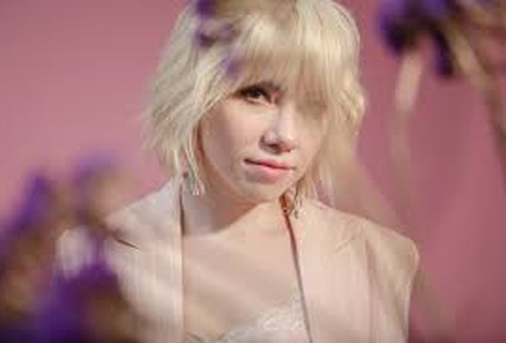 Carly Rae Jepsen anuncia lançamento de um single natalino