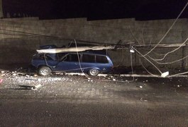 Colisão em poste deixa bairro de Arapiraca sem energia