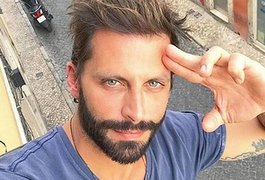 Após participar de pré-réveillon, ator Henri Castelli é internado em Maceió
