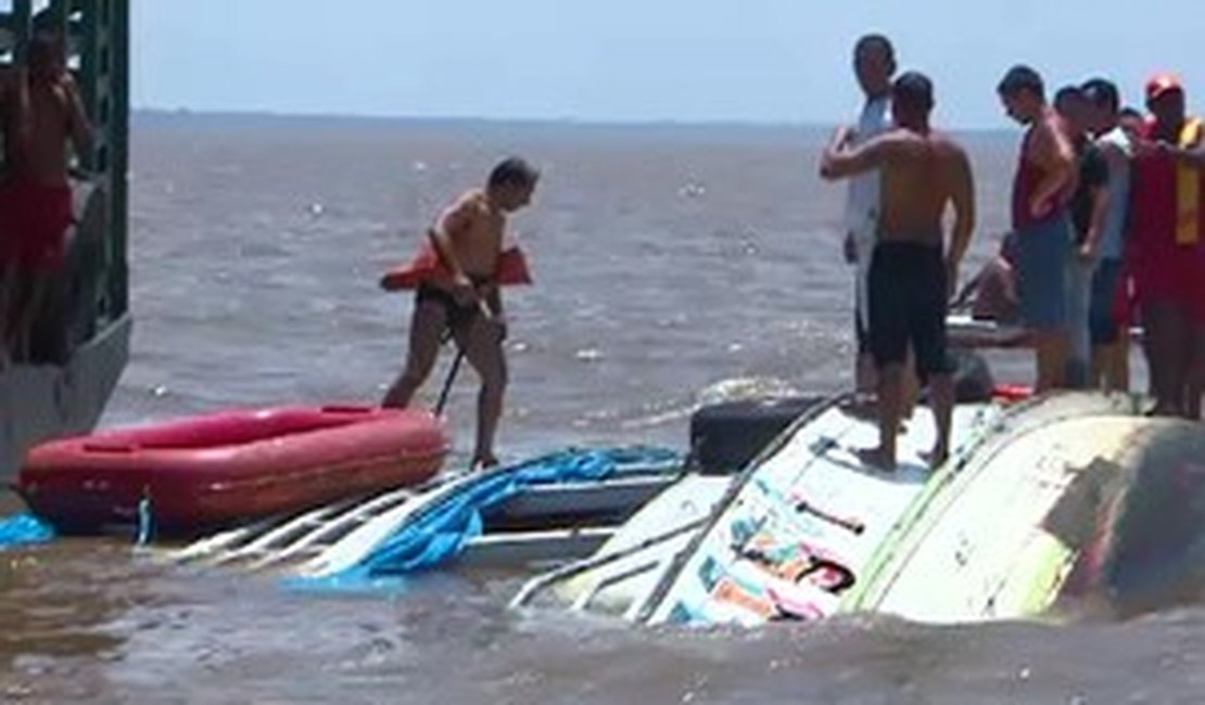 Embarcação naufraga e deixa doze mortos em Macapá