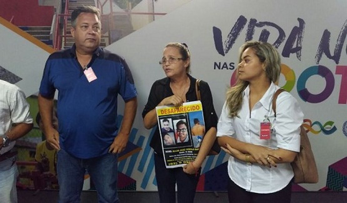 Família de Allan Teófilo se encontra com Renan Filho para pedir solução para o caso