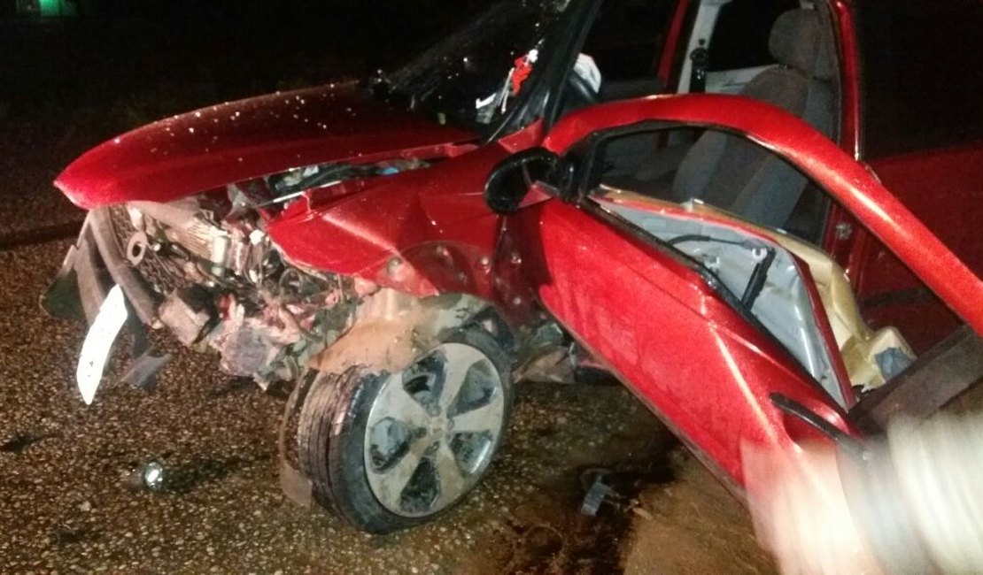 Grave acidente de carro deixa cinco pessoas feridas em São Sebastião