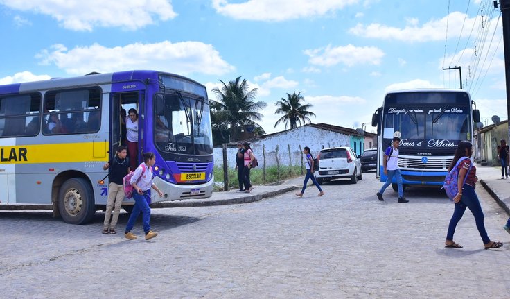 São Sebastião investe no transporte escolar e disponibiliza mais de 50 ônibus para atender estudantes da rede municipal