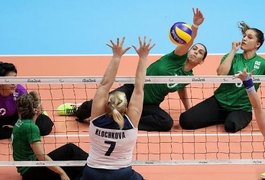 Seleção feminina de vôlei sentado derrota Ucrânia e se classifica para semifinal
