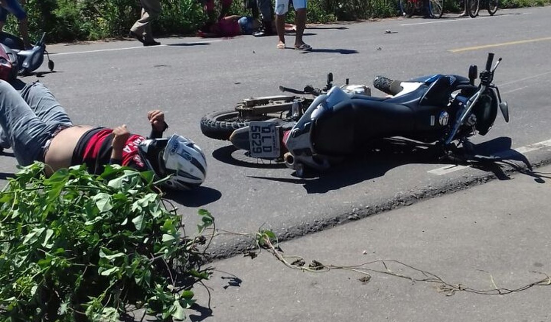Colisão envolvendo motocicletas deixa duas mulheres gravemente feridas na AL-220