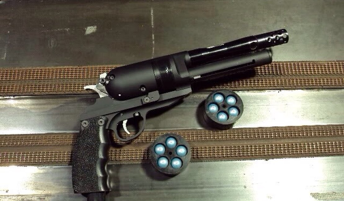 Dois menores assaltam passageiros de Van com arma de brinquedo