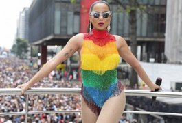 Após aderir ao #EleNão, Anitta recebe mais de 50 mil 'descurtidas'