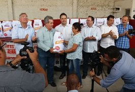 Pequenos agricultores recebem 380 mil quilos de sementes, em Arapiraca