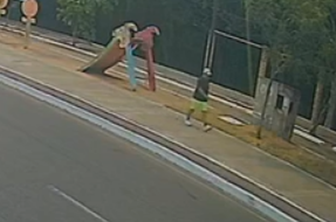 Novos vídeos mostram suspeito andando pelo Bosque das Arapiracas momentos antes do crime contra Cícera Laura