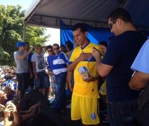 Didira é apresentado pela diretoria do CSA em festa no Mutange