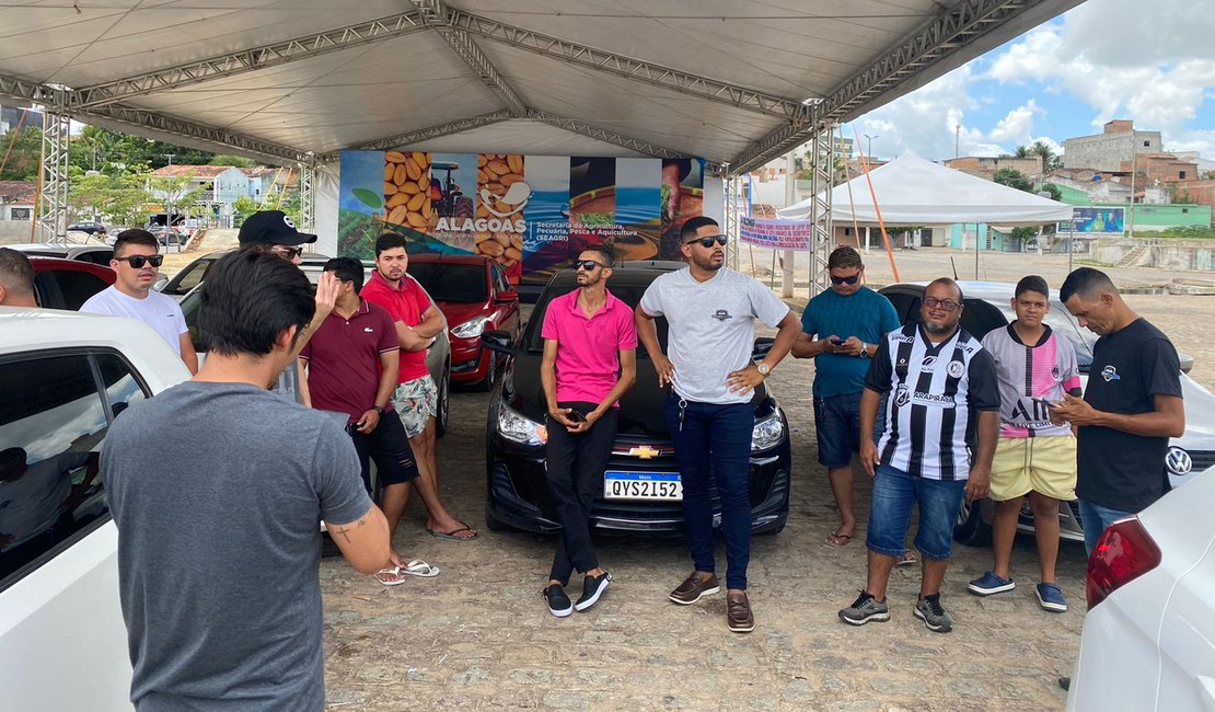 'A gente precisa de segurança': Motoristas de aplicativo fazem protesto em Arapiraca após crime em Craíbas