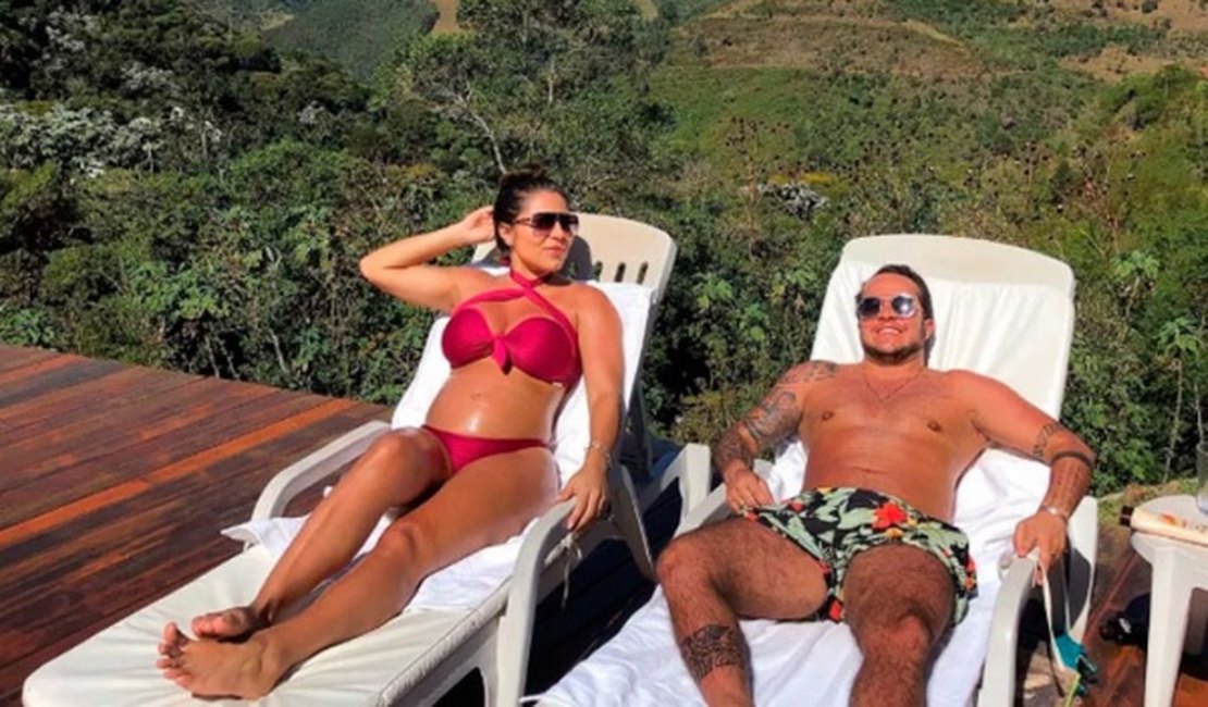 Andressa exibe barriguinha ao lado de Thammy: 'Felicidade'