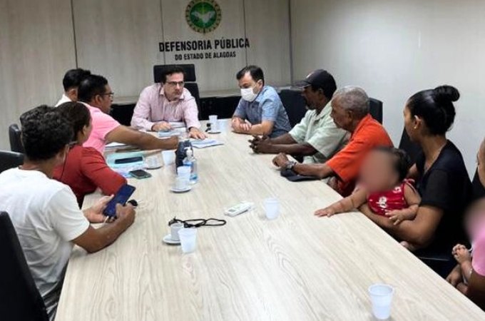 Caso Braskem: Em reunião com a Defensoria Pública, moradores do Bom Parto apresentam abaixo-assinado com duas mil assinaturas a favor da realocação