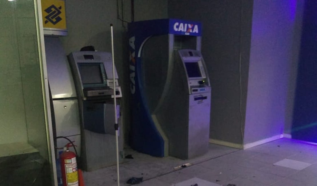 Bandidos rendem vigias e arrombam caixa eletrônico dentro da Prefeitura de Arapiraca