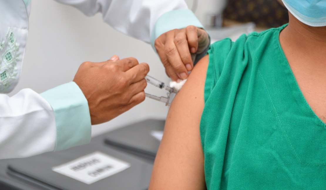 Arapiraca amplia vacinação contra Influenza para população acima de 6 meses