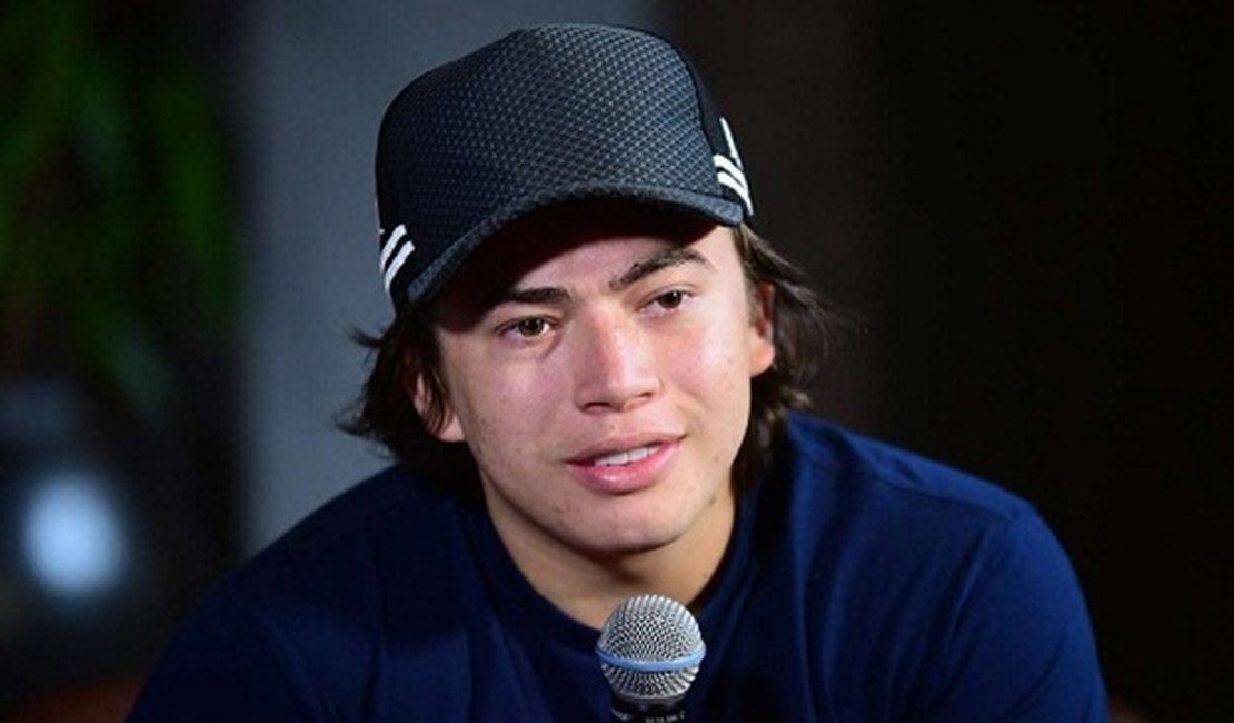 Candidata se passa por fã e se aproveita de boa vontade de Whindersson Nunes