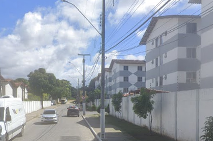 Fogo atinge ar-condicionado em apartamento e dois moradores inalam fumaça, em Maceió