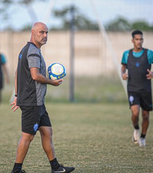 Após goleada vexatória, CSA confirma demissão do técnico Cristian de Souza