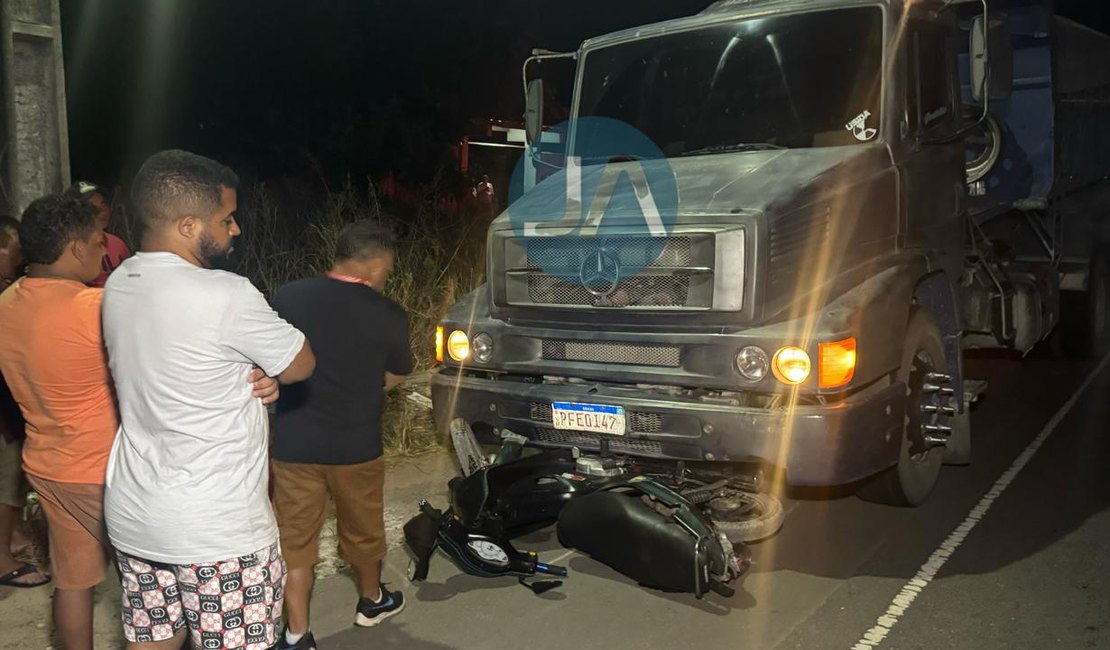 Motociclista morre após colisão com caçamba na AL-110, em São Sebastião