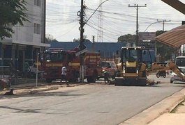 Sem equipamento de segurança, funcionário acaba soterrado em obra na cidade de Penedo