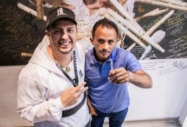 Cantor do hit 'Caneta azul' sobe cachê de R$ 8 mil para R$ 20 mil