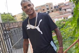 Jovem é executado a tiros por dupla criminosa em via pública em Maceió