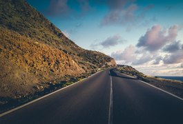 Temporada de viagem: como os turistas de Alagoas permanecem conectados à TV brasileira no exterior?