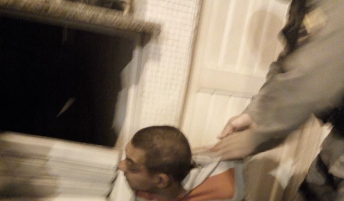 Dupla é presa em flagrante tentando furtar lanchonete na Praça Ceci Cunha, em Arapiraca