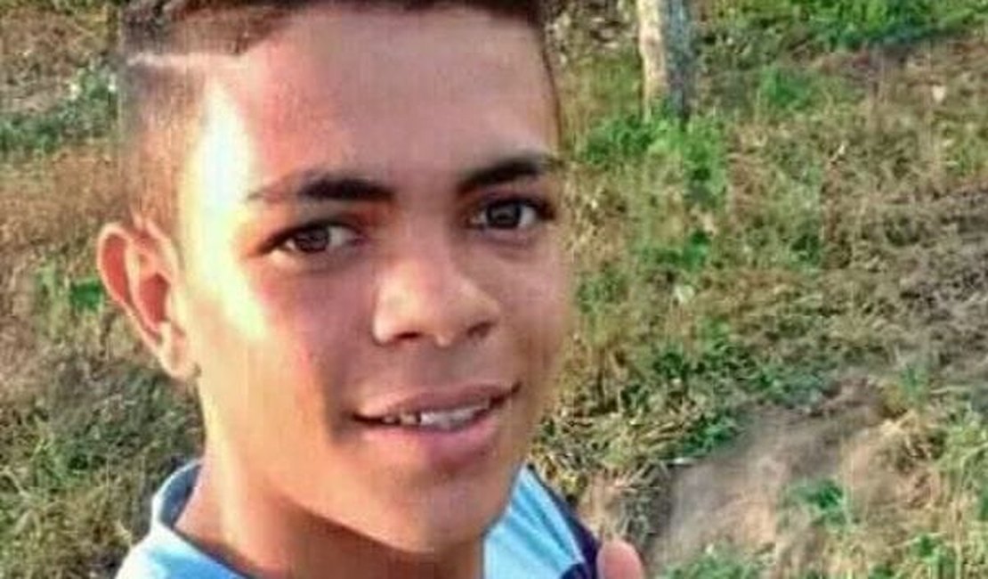 Jovem é assassinado com golpes de peixeira durante desentendimento com irmão em Campo Alegre