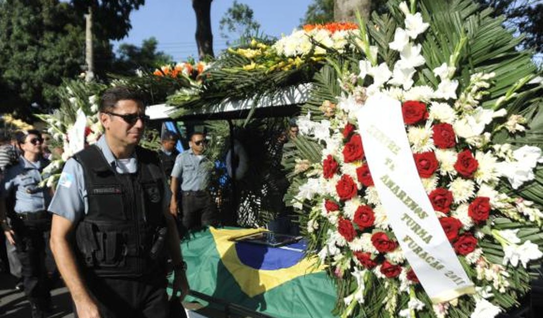 PM realiza protesto contra morte de policiais no Rio