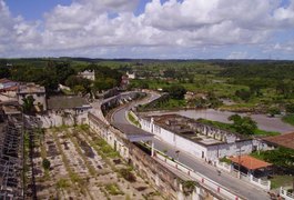 Homens invadem residência e roubam R$ 6 mil, em Rio Largo