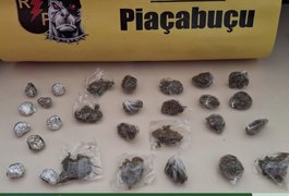 Adolescente em atitude suspeita acelera bicicleta, mas acaba apreendido pela polícia durante patrulhamento