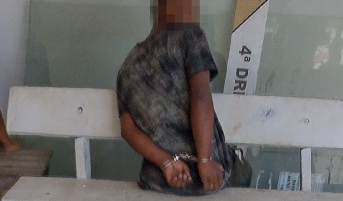 Vídeo. Após denúncias, homem acusado de furtar escola e residências é preso, em Arapiraca