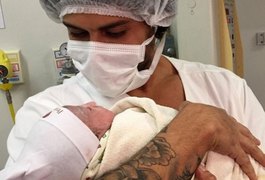 Jesus Luz festeja nascimento da filha: 'Maior presente que a vida ofereceu'